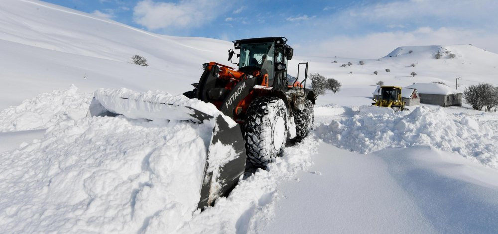 Karla mücadelede zorlu mesai