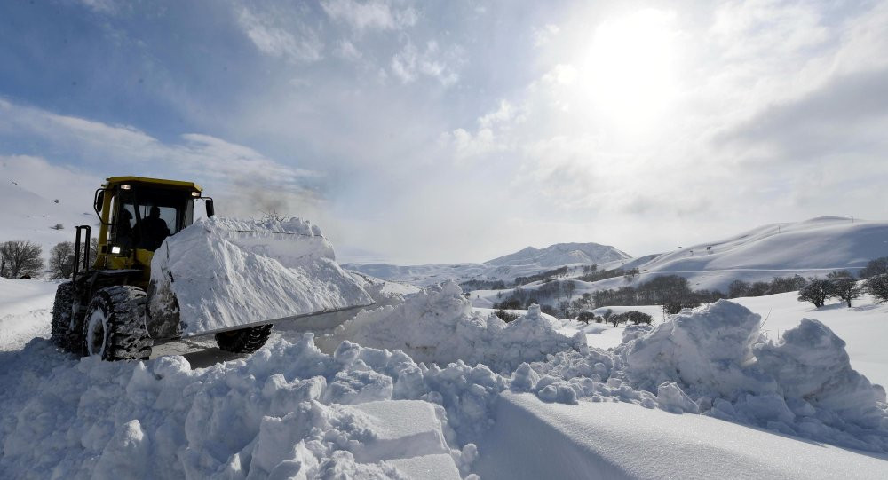 Karla mücadelede zorlu mesai