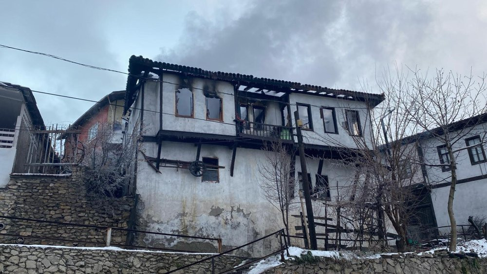 Safranbolu'da tarihi konak alevlere teslim oldu! 5 kişi hastaneye kaldırıldı