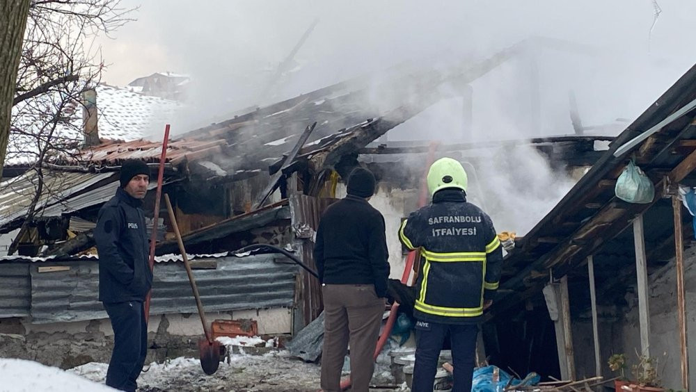 Safranbolu'da tarihi konak alevlere teslim oldu! 5 kişi hastaneye kaldırıldı