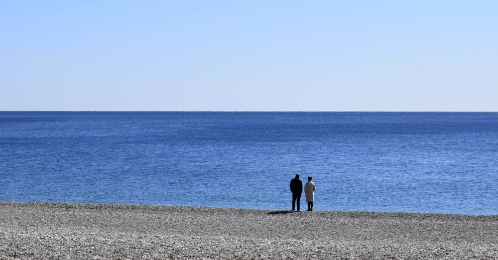 Soğuk hava Antalya'da da hissedildi! Sahiller boş kaldı