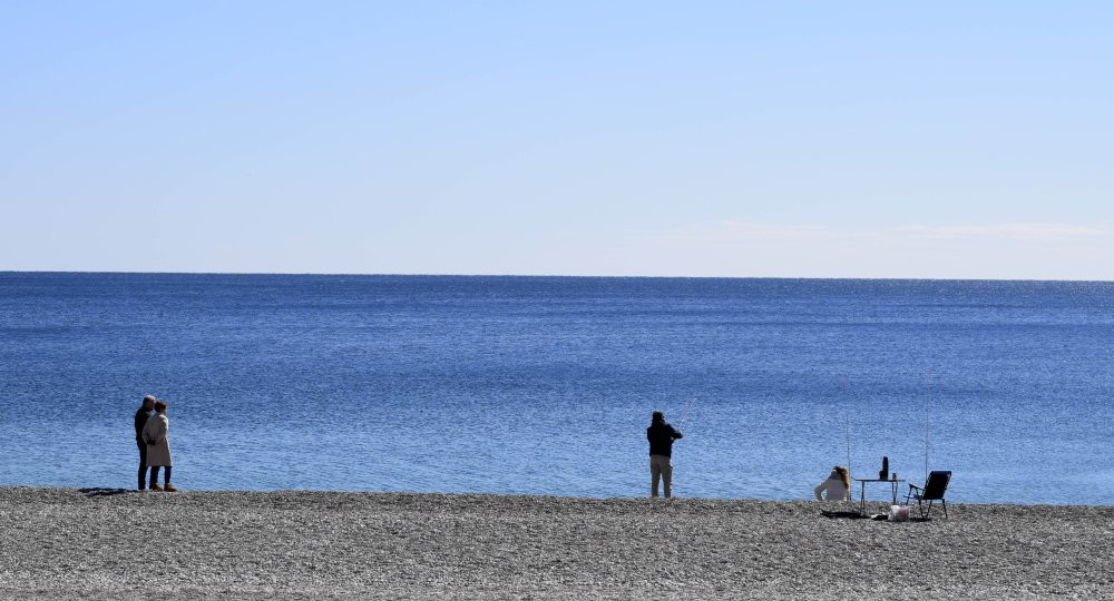 Soğuk hava Antalya'da da hissedildi! Sahiller boş kaldı