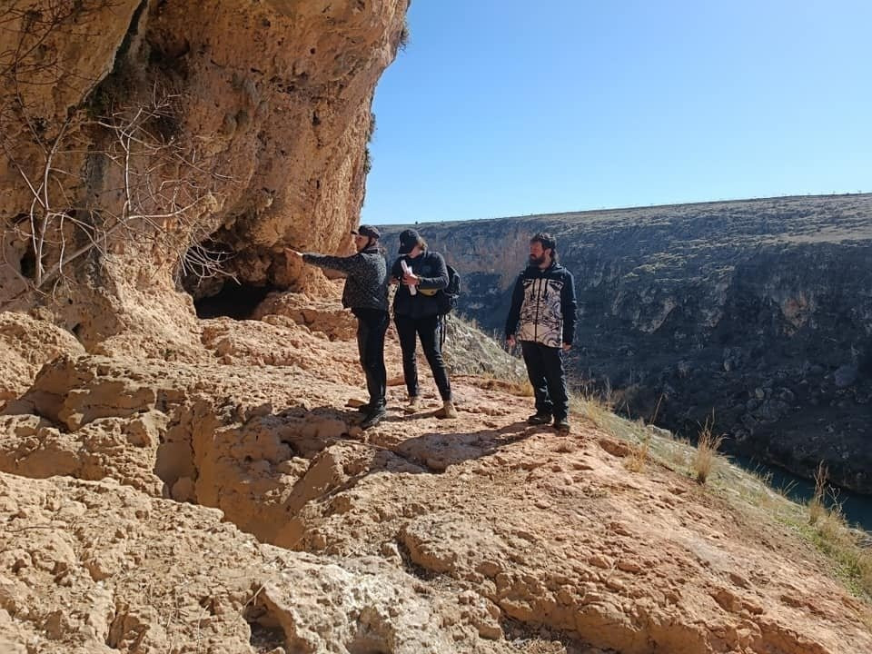 Kaymakam çizgili sırtlanların yaşam alanlarını inceledi