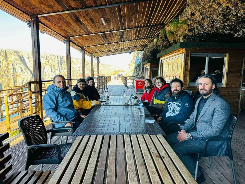 Kaymakam çizgili sırtlanların yaşam alanlarını inceledi