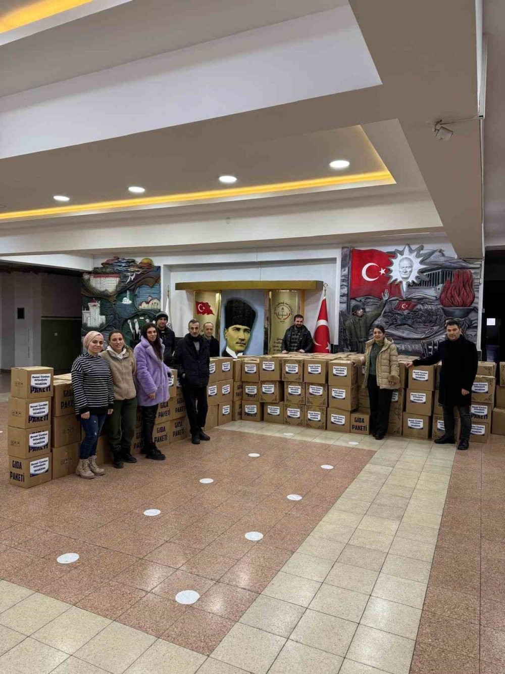 Trabzon’da 11 okul birleşti, Hatay’a 3 bin gıda kolisi gönderdi