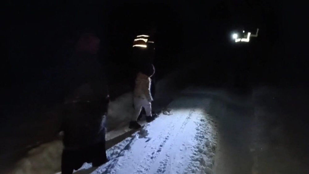 Mahsur kalan aileye jandarma yetişti