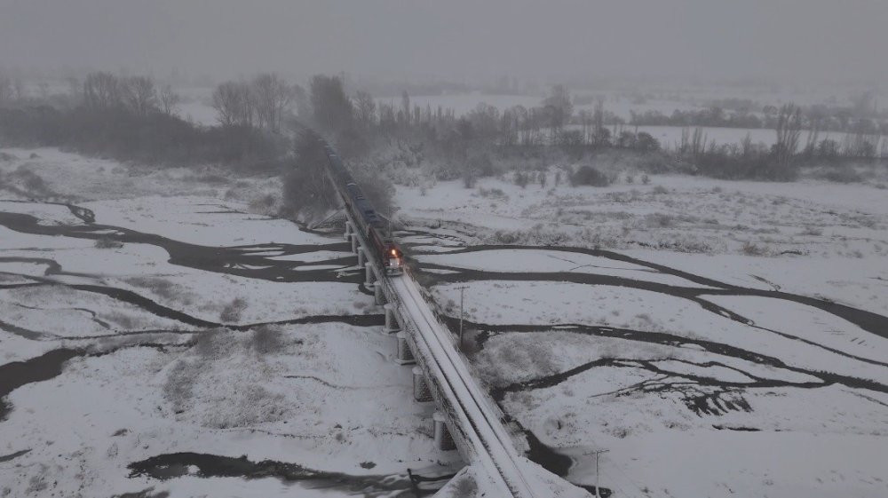 Beyaz gelinliğini giyen Erzincan’da görsel şölen!