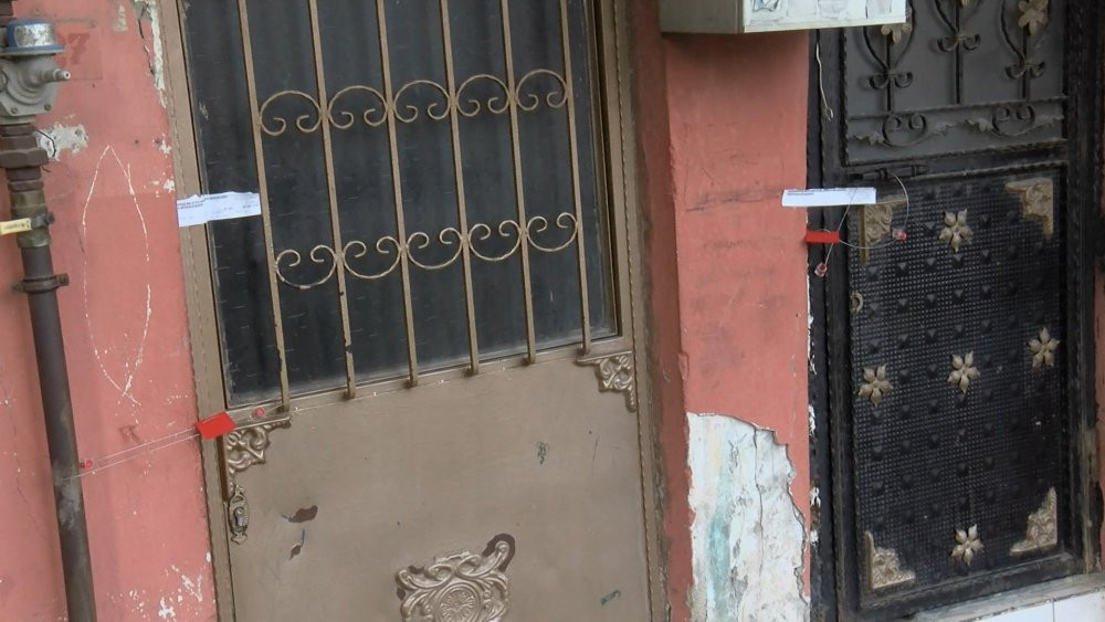 İstanbul’da ekipler binadakileri boşaltıp mühürlemişti! Hırsızlar içerdeki her şeyi söküp almışlar