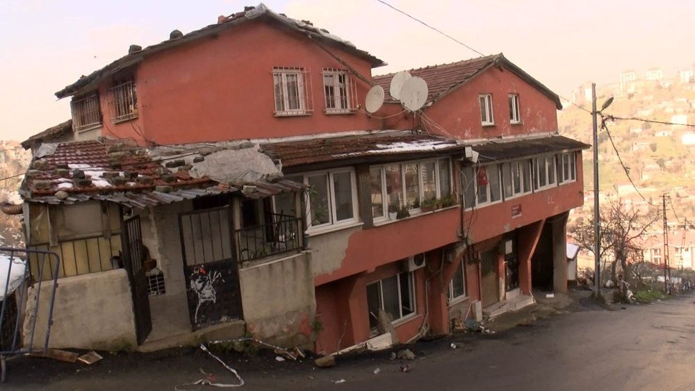 İstanbul’da ekipler binadakileri boşaltıp mühürlemişti! Hırsızlar içerdeki her şeyi söküp almışlar
