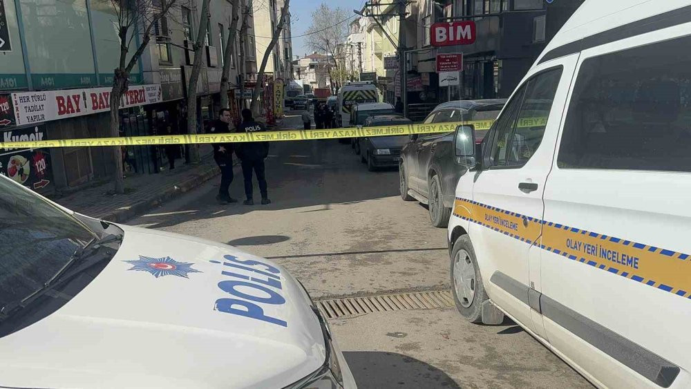 Sokak ortasında can pazarı! Araçla gelip ateş açtılar