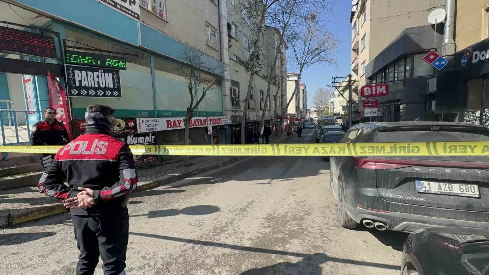 Sokak ortasında can pazarı! Araçla gelip ateş açtılar