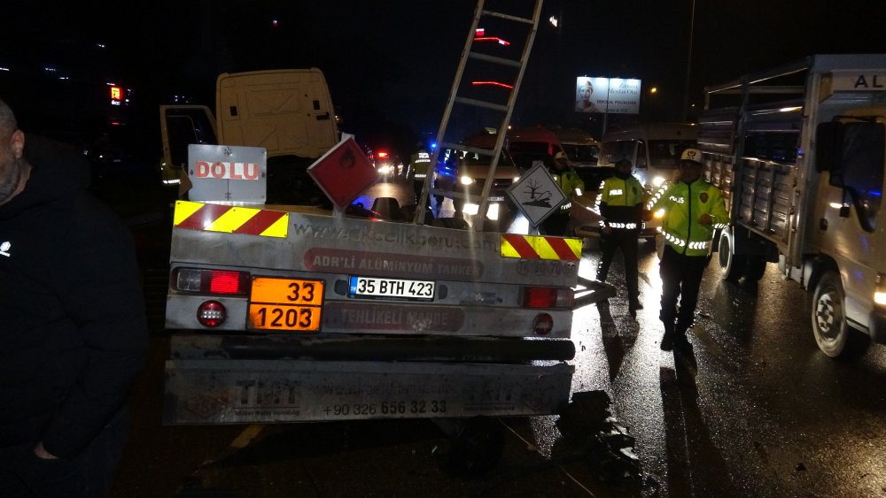 İzmir’de feci kaza! Mazot yüklü tanker karşı şeride geçti: Taksideki yolcu yaraladı