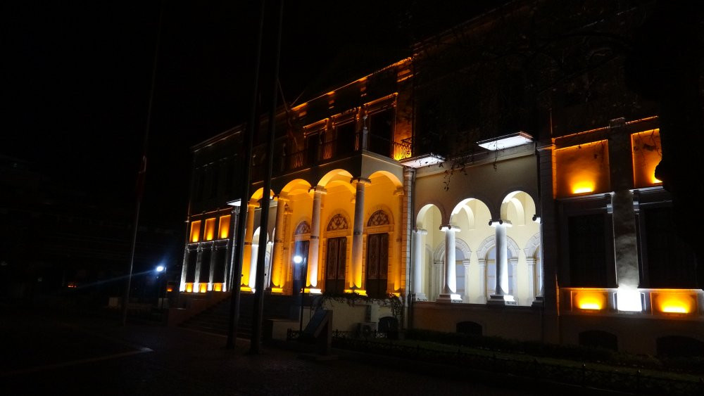 İzmir’de feci kaza! Mazot yüklü tanker karşı şeride geçti: Taksideki yolcu yaraladı