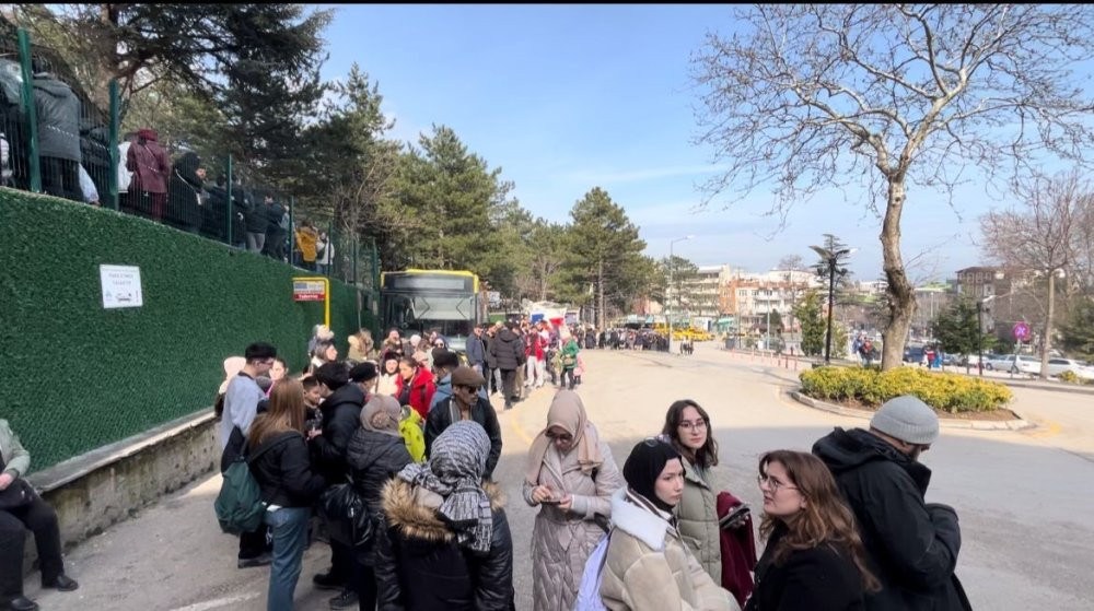 Teleferik arızalandı! Metrelerce kuyruk oluştu