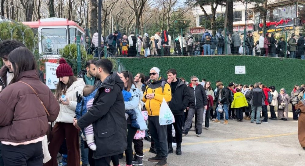 Teleferik arızalandı! Metrelerce kuyruk oluştu