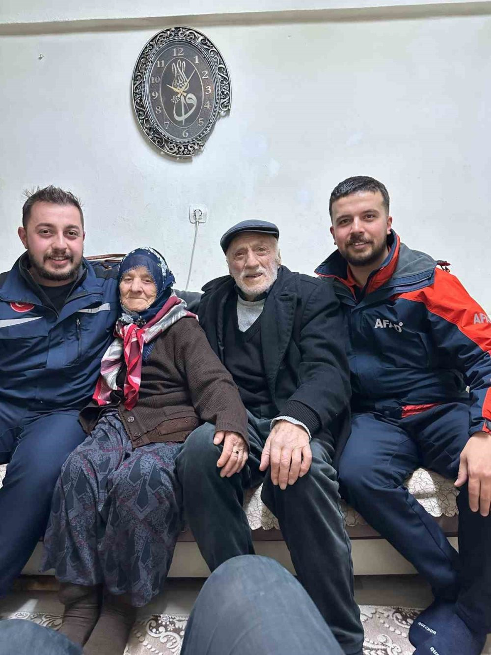 Ekipler seferber oldu!  Yaşlı çift kurtarıldı