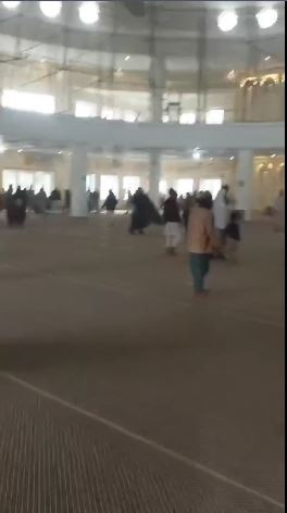 pakistanda-camide-cuma-namazi-sirasinda-intihar-saldirisi-5-olu-23-yarali-yenicag-1.jpg