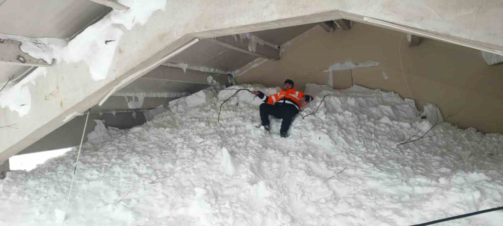 Artvin'de çığ felaketi! Kar kalınlığı 3 metreyi aştı