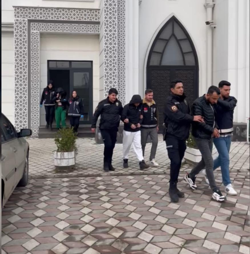 Darıca’da fuhuş çetesi çökertildi! 3 mağdur kadın kurtarıldı