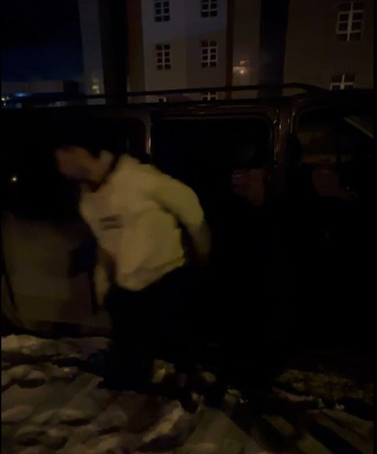 Durdurulan araçtan kaçak göçmenler çıktı