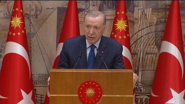 istanbul-cumhurbaskani-erdogan-sark-k-591078-174889.jpg