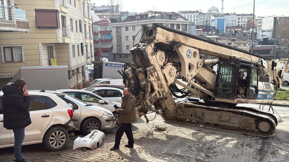 Kağıthane’de 200 tonluk makinenin zinciri koptu olanlar oldu! Hastanelik oldular