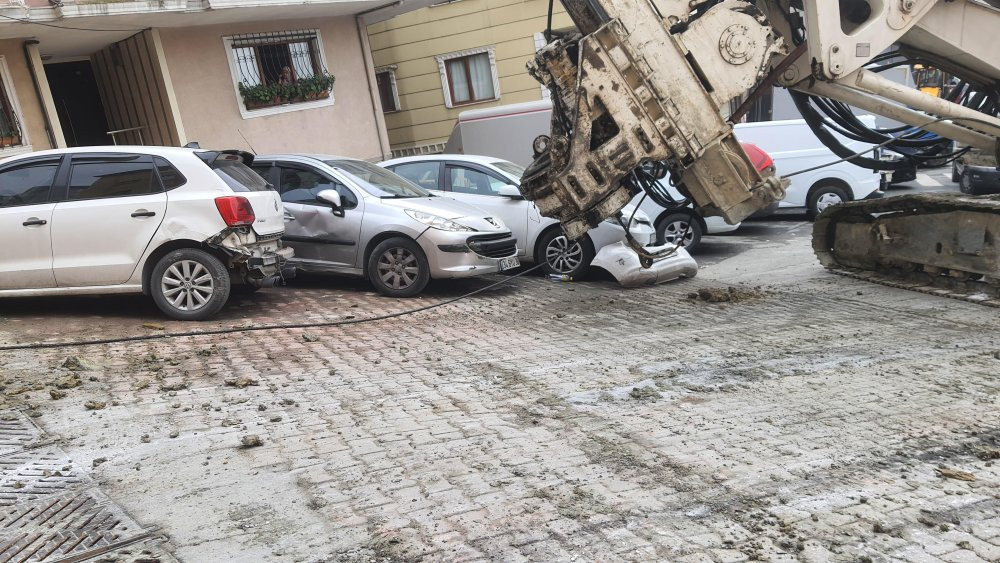 Kağıthane’de 200 tonluk makinenin zinciri koptu olanlar oldu! Hastanelik oldular