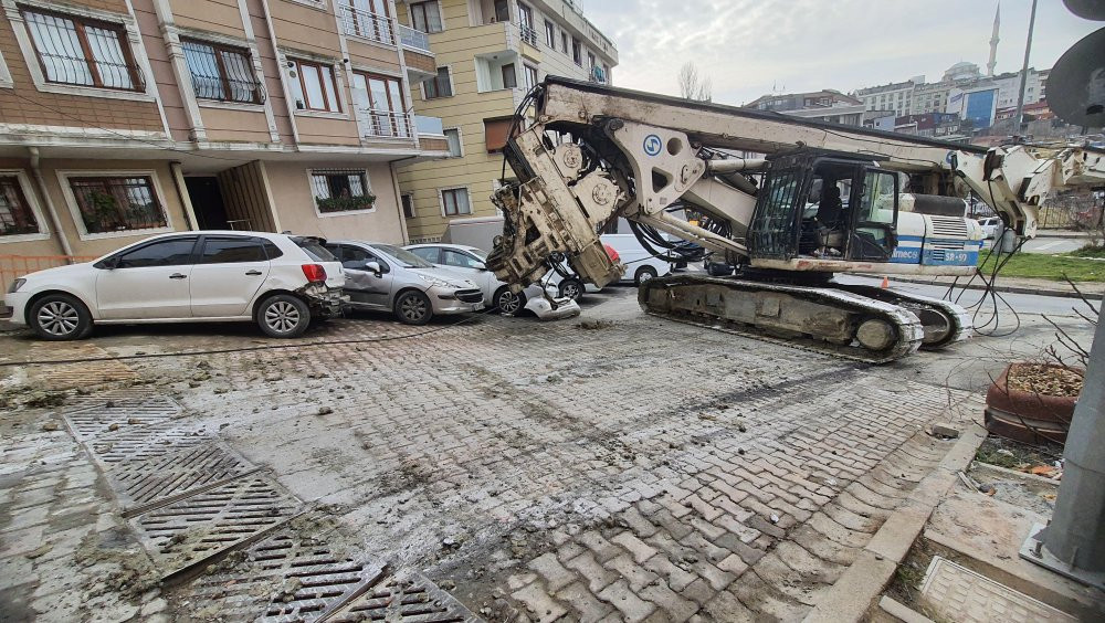Kağıthane’de 200 tonluk makinenin zinciri koptu olanlar oldu! Hastanelik oldular