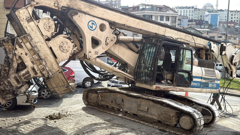 Kağıthane’de 200 tonluk makinenin zinciri koptu olanlar oldu! Hastanelik oldular