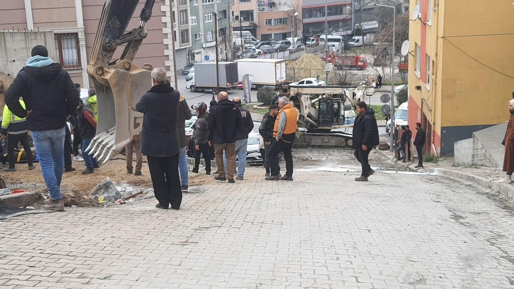 Kağıthane’de 200 tonluk makinenin zinciri koptu olanlar oldu! Hastanelik oldular