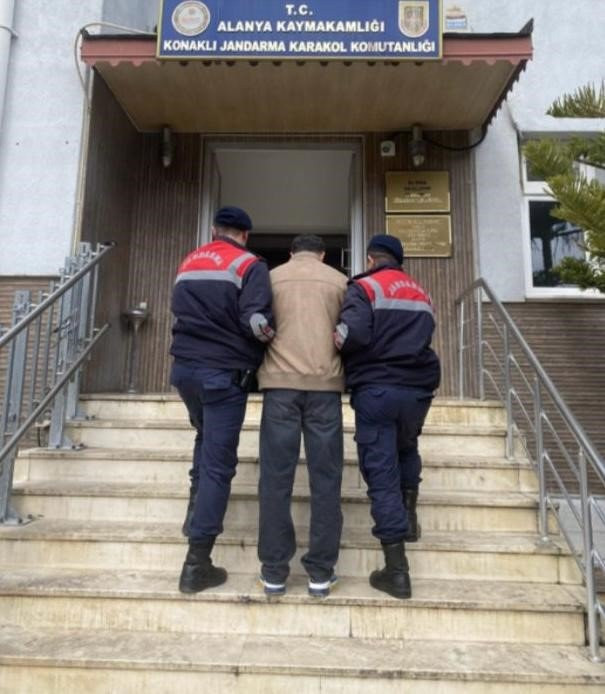 Antalya’da 212 aranan şahıs yakalandı