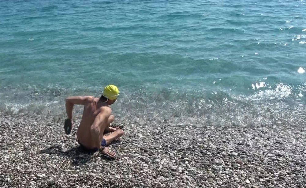 Antalya'da dört mevsim bir arada! Konyaaltı’na akın etti