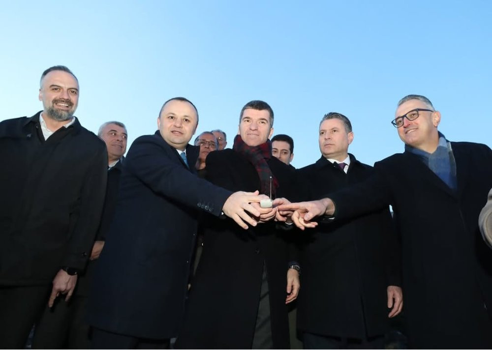 Bu yılda gelenek unutulmadı! Şehrin en yüksek kalesine çıktılar