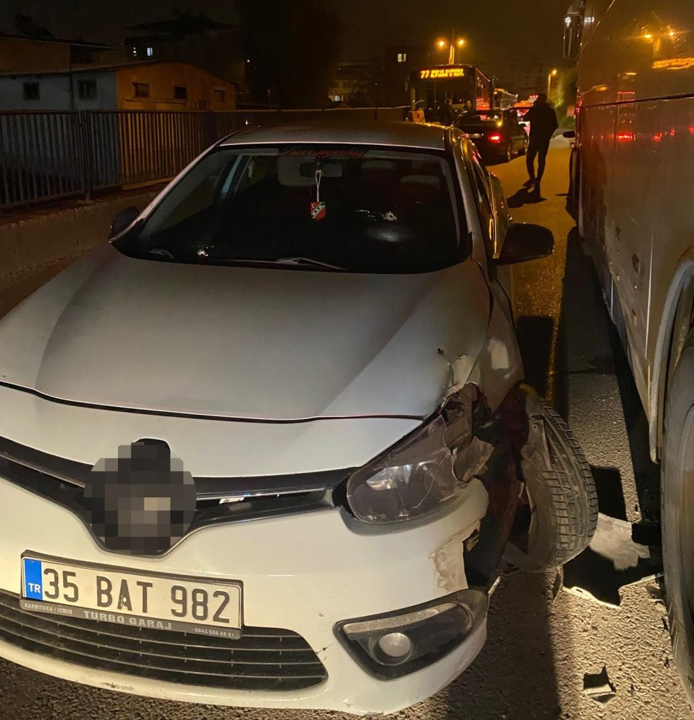 İzmir’de otomobile silahlı saldırı! 1 ölü 1 yaralı
