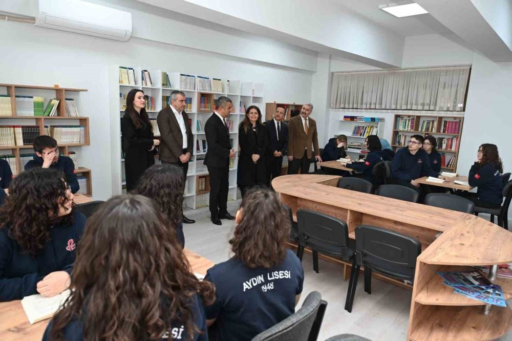 Aydın Lisesi’ne modern kütüphane