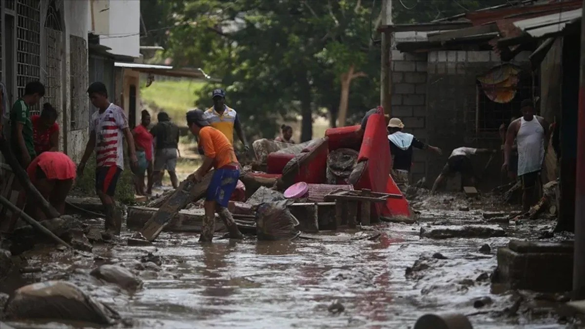 ekvadorun-guneyinde-sel-felaketi-san-roque-nehri-tasti-2-olu-81-yarali-yenicag-11.jpeg