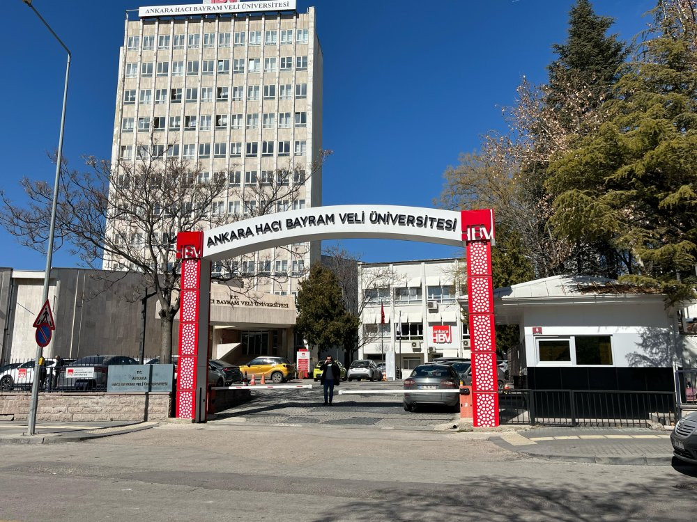 Ankara- Hacı Bayram Veli Üniversitesi'nde köpek beslemek yasaklandı /Video eklendi