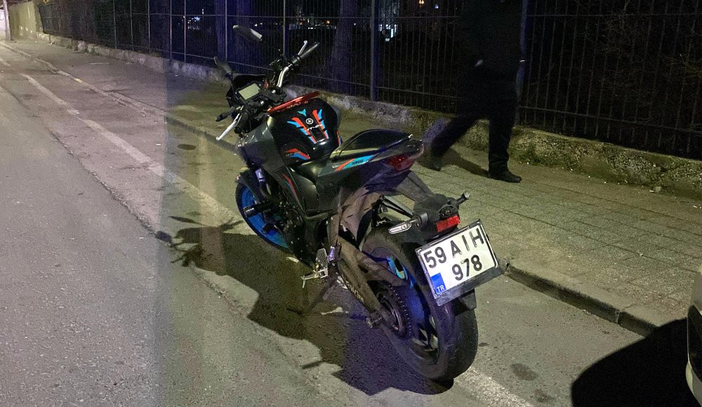 Çorlu'da motosikleti ile akrobatik hareket yaparken düşüp yaralandı