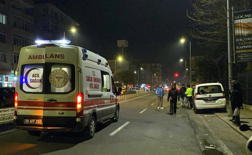 Çorlu'da motosikleti ile akrobatik hareket yaparken düşüp yaralandı