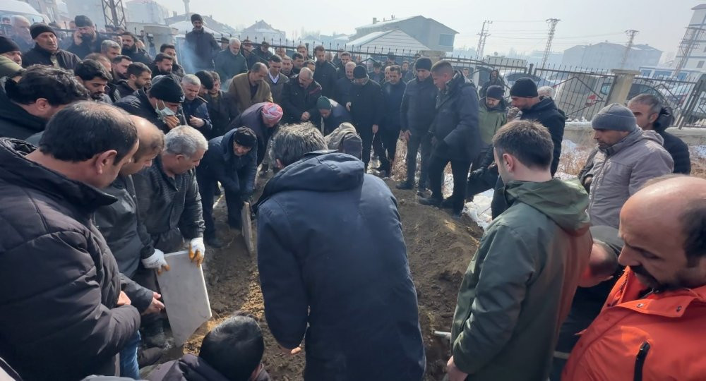 Elektrik akımına kapılmıştı! Gülcan son yolculuğuna uğurlandı