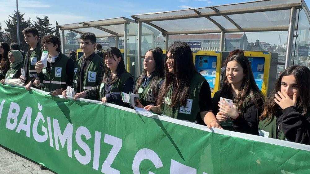 Lise öğrencileri bağımlılıkla mücadele için yürüdüler