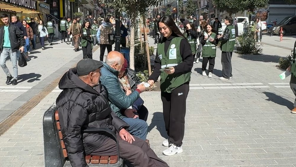Lise öğrencileri bağımlılıkla mücadele için yürüdüler