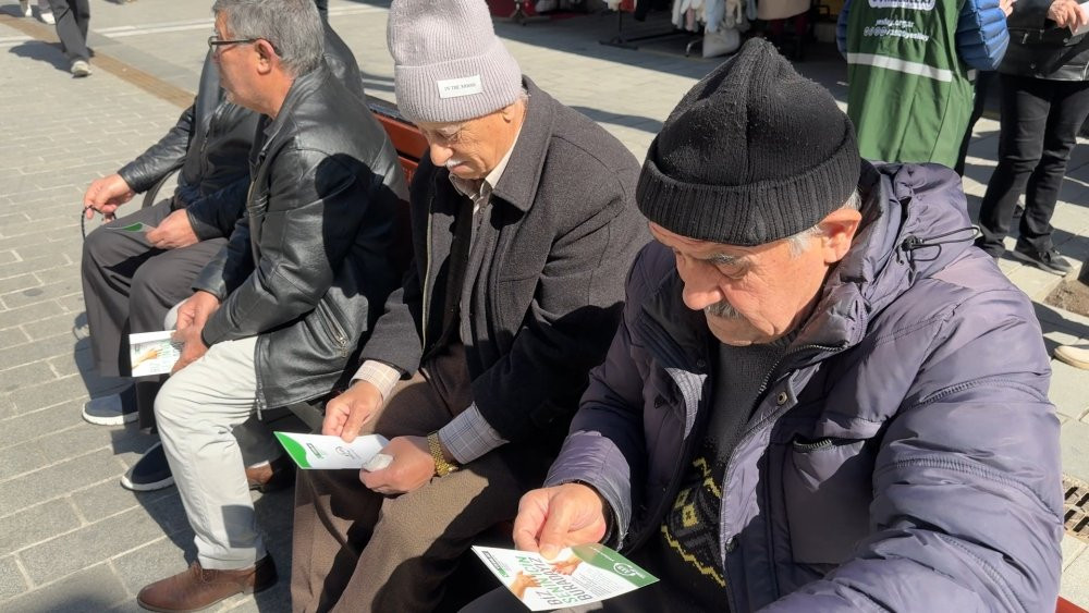 Lise öğrencileri bağımlılıkla mücadele için yürüdüler