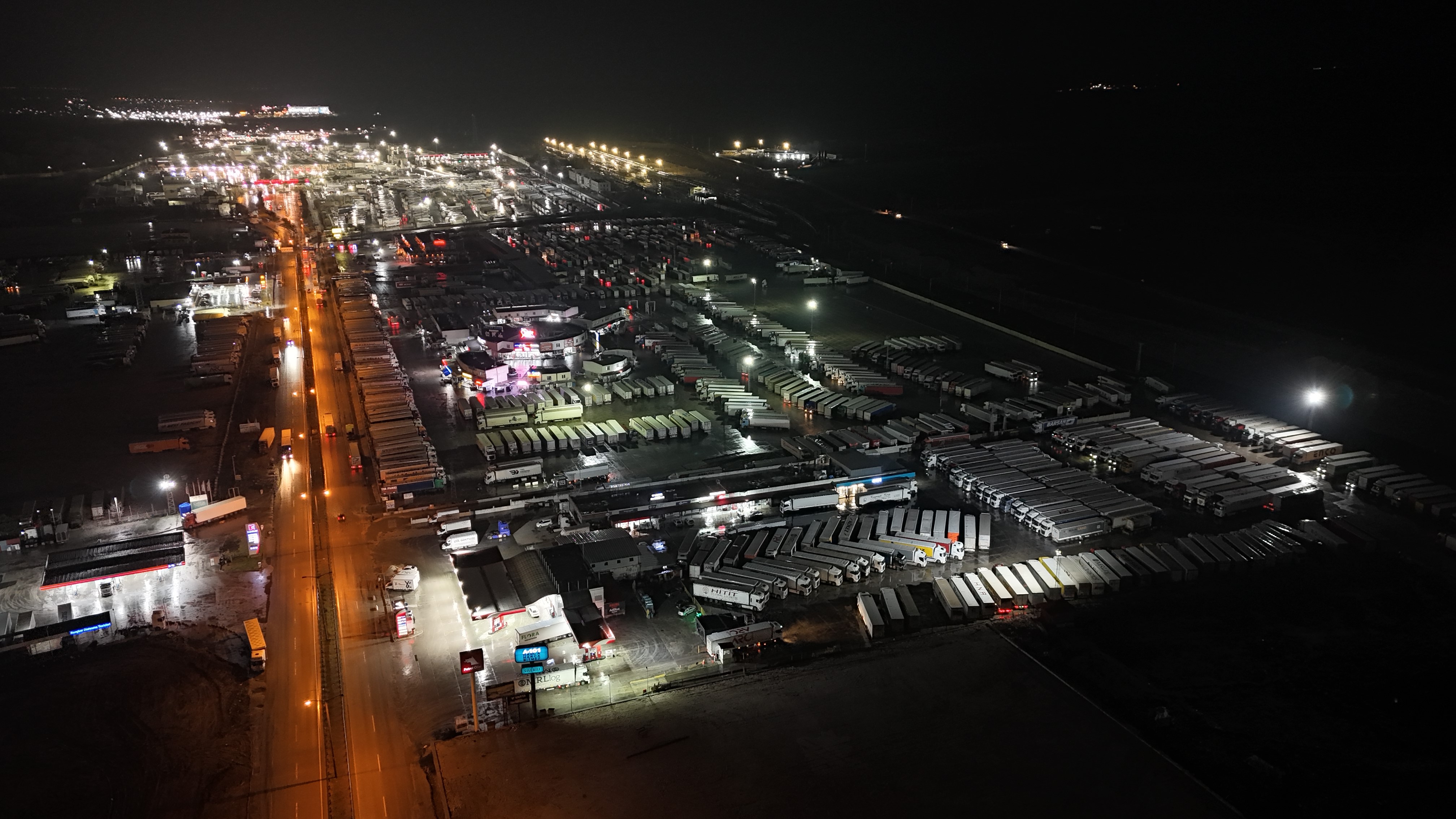 aw408333-02.jpg
