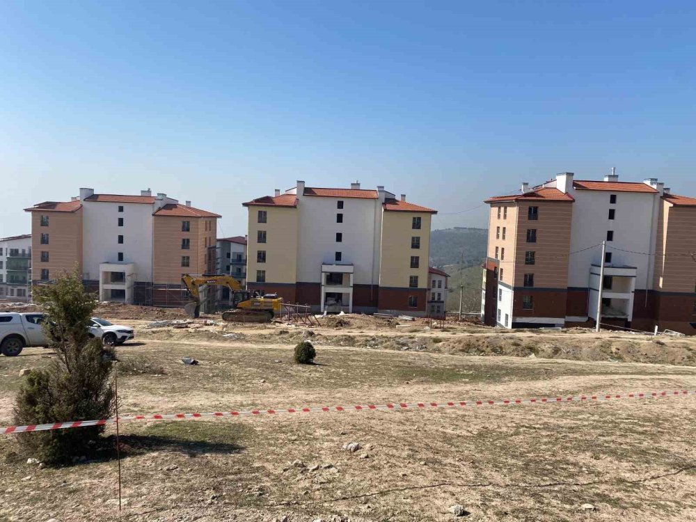 Körfez'de korku dolu anlar! Kepçe operatörü ana doğal gaz hattını patlattı
