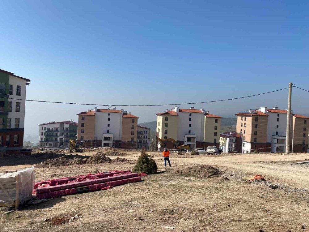 Körfez'de korku dolu anlar! Kepçe operatörü ana doğal gaz hattını patlattı