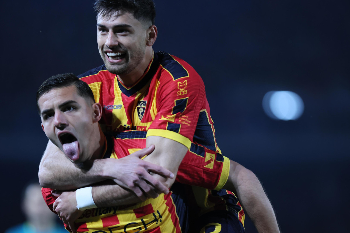 nikola-krstovic-santiago-pierotti-celebrate-lecce-milan.jpg