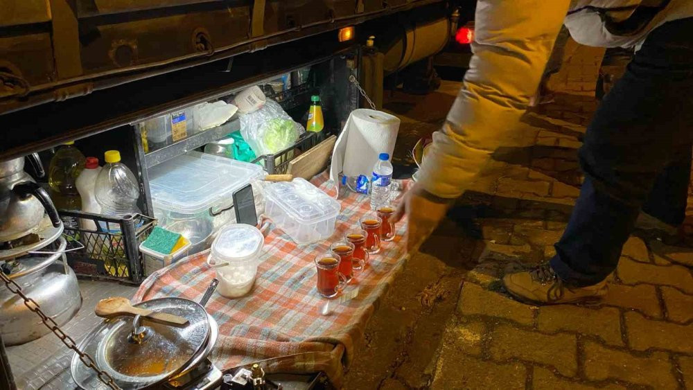 TIR Şoförlerinin sınır hattında iftar telaşı