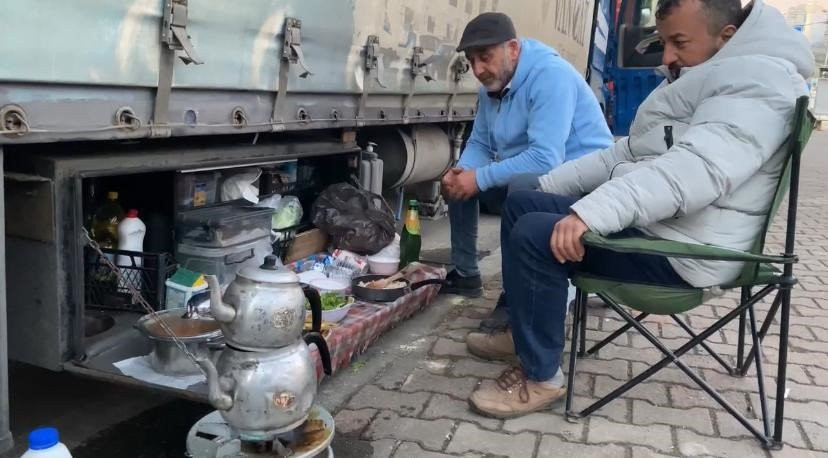 TIR Şoförlerinin sınır hattında iftar telaşı
