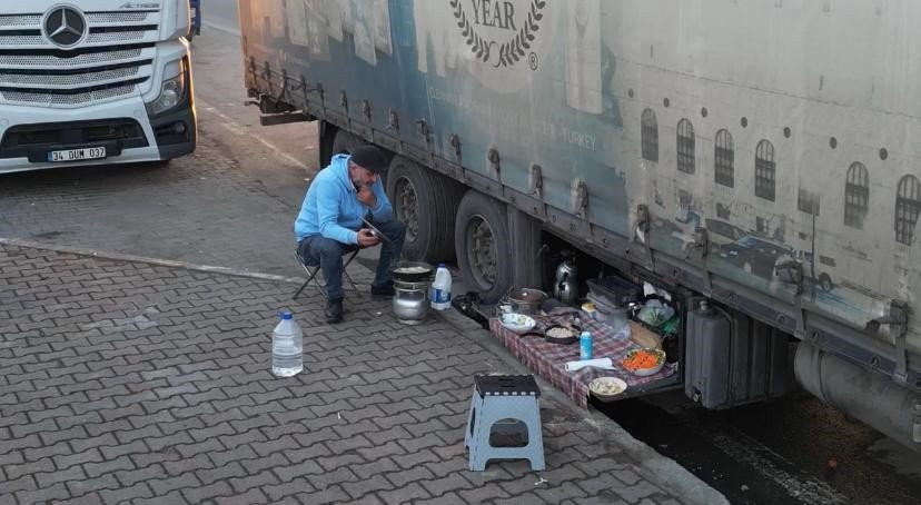 TIR Şoförlerinin sınır hattında iftar telaşı